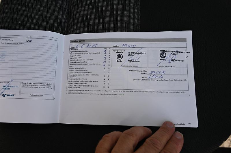 Škoda Octavia 2.0TDI 103KW 9/2012 Rezervace - fotka 40 z 43