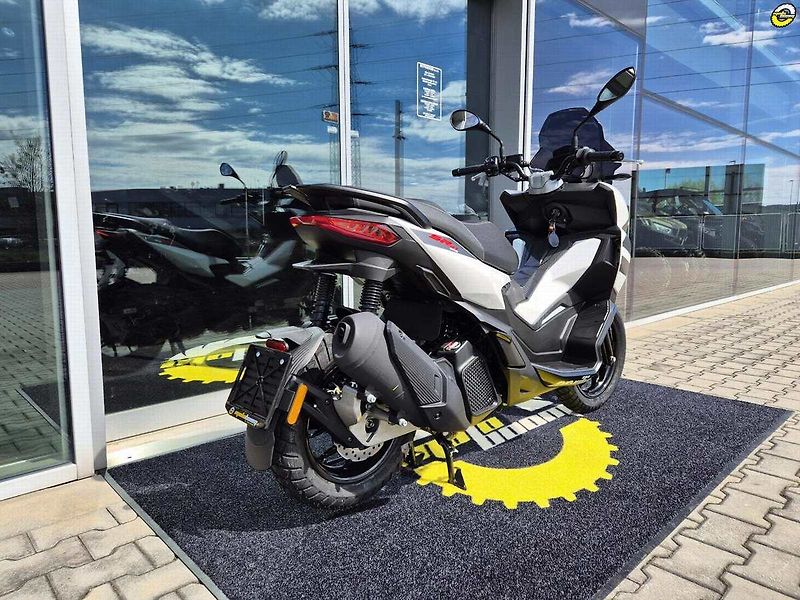 Aprilia SR GT 125 (2026) E5+ - AKČNÍ CENA - fotka 5 z 41
