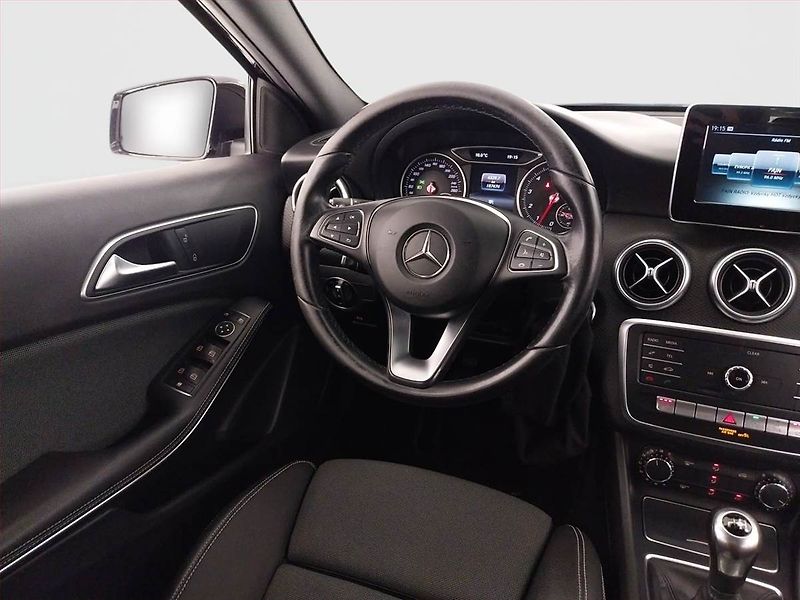 Mercedes-Benz Třídy A (2016) A 180, Serv.kniha, Kůže - fotka 7 z 19