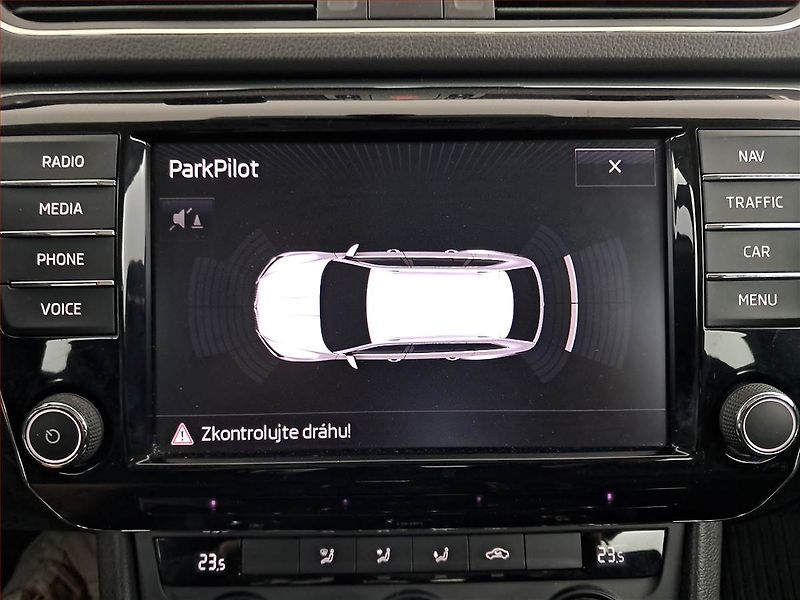 Škoda Superb (2017) Ambition 2.0 TDI, Automat - fotka 22 z 24