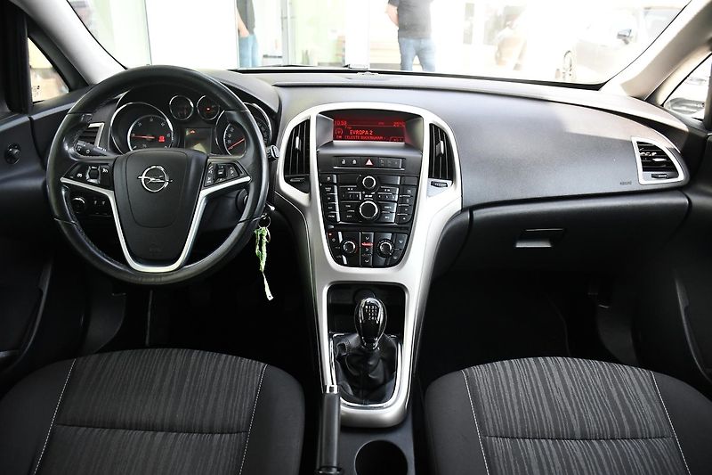 Opel Astra 1.7CDTi SPORTS TOURER - fotka 5 z 31