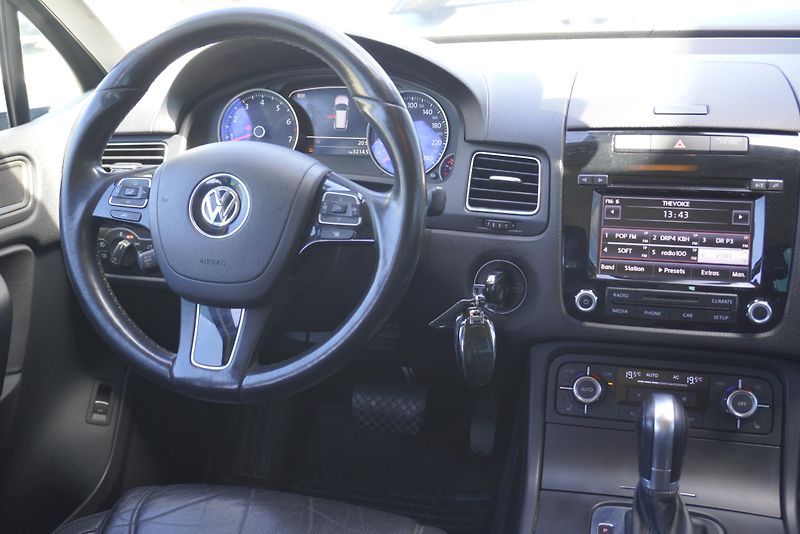 Volkswagen Touareg (2013) 3,6 V6 FSI  4x4 KŮŽE - fotka 21 z 27