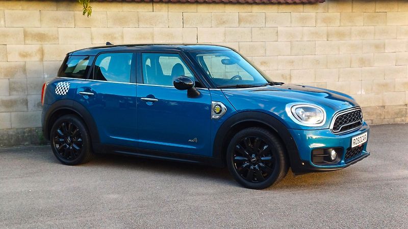 Mini Countryman COOPER 1.5 SE ALL4-1.maj-ČR - fotka 3 z 49