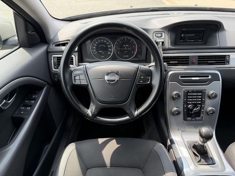 Volvo XC70 2.4 D4 4X4 MANUAL SERVISKA - fotka 12 z 45