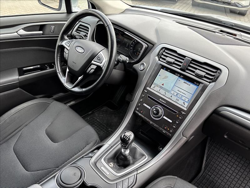Ford Mondeo 1,5 EcoBoost 121kW Titanium - fotka 21 z 34