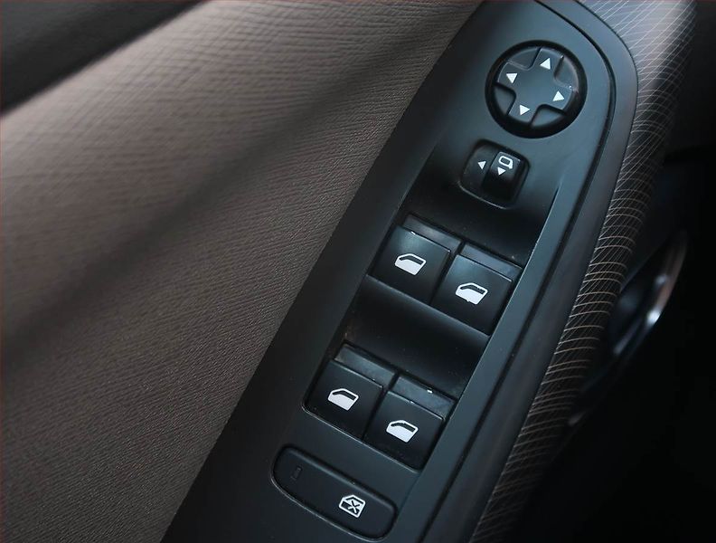 Citroën C4 Picasso (2014) 1.6 HDi, Serv.kniha, Navi - fotka 15 z 16