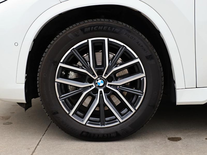 BMW X1 xDrive23i - fotka 7 z 14