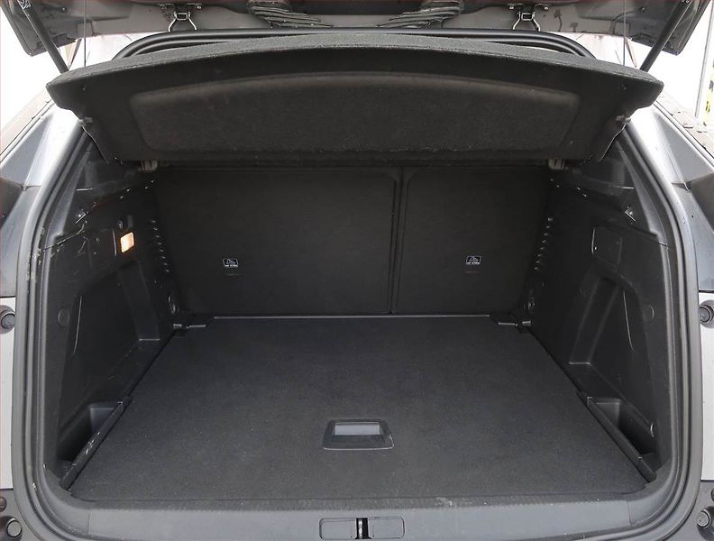 Peugeot 3008 (2022) 1.5 BlueHDi, Automat - fotka 14 z 17
