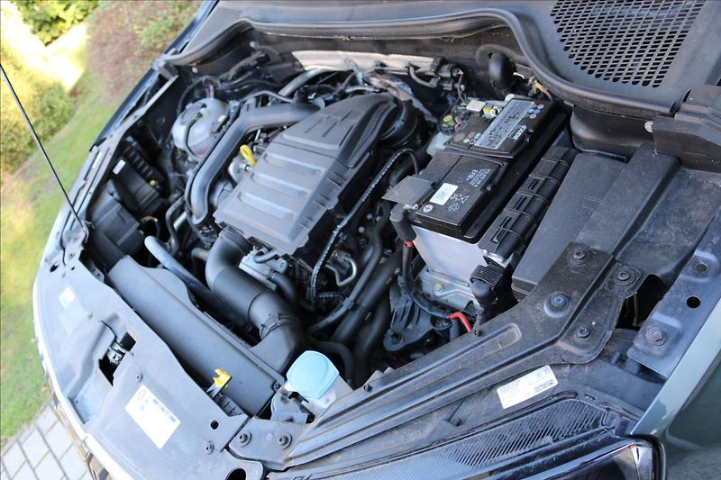 Škoda Karoq 1,0 85kW, ČR, 45000 KM - fotka 35 z 36