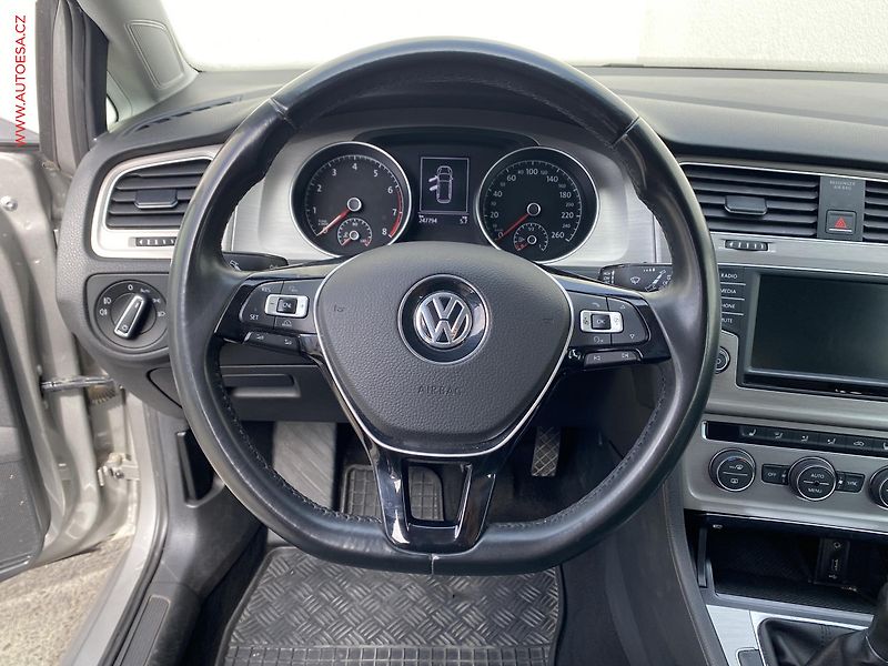 Volkswagen Golf (2016) 1.2 TSi, AC, bixen, park - fotka 10 z 21