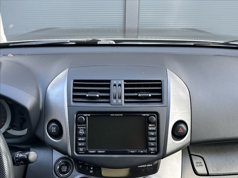 Toyota RAV4 2,0 158PS  Life A/T 4x4 - fotka 24 z 51