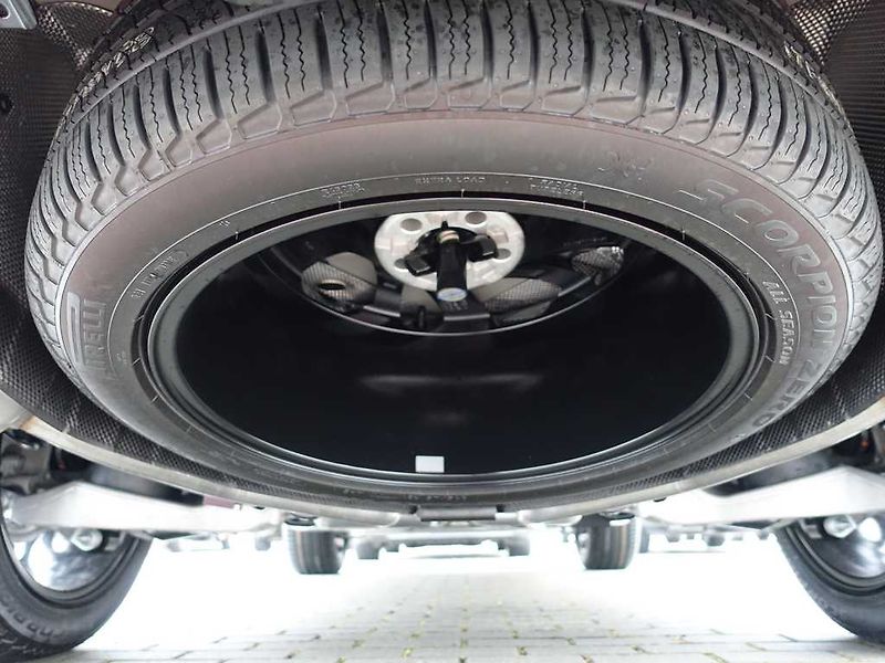 Land Rover Discovery 5 3,0  Dynamic SE D350 - fotka 41 z 43