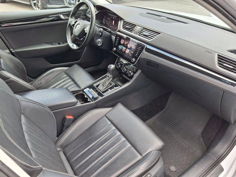 Škoda Superb (2021) Combi L&K DSG 4x4 2,0TDi 147kW - fotka 14 z 35