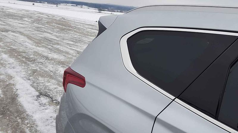 Hyundai Santa Fe vsadilo na nápadný design. Uveze až sedm cestujících.