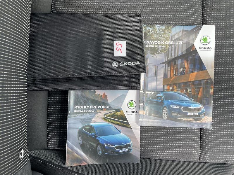 Škoda Octavia 2,0 TDI Combi Ambition Plus - fotka 19 z 23