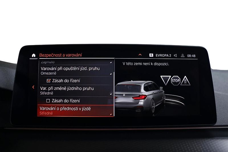 BMW Řada 5 520d xDrive - fotka 15 z 22