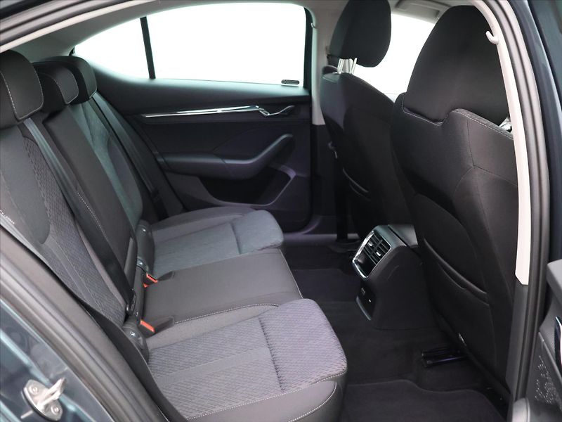 Škoda Octavia 2,0 TDI 110kW DSG Style CZ - fotka 14 z 39
