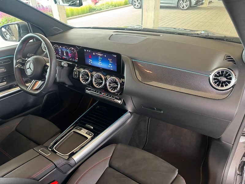 Mercedes-Benz GLA 200d 4MATIC Edition 140 Years - fotka 19 z 20
