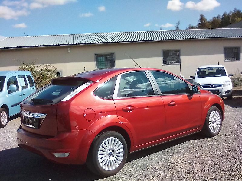 Ford Focus (2009) 1.8i 16V Titanium, 1.majitel - fotka 4 z 28