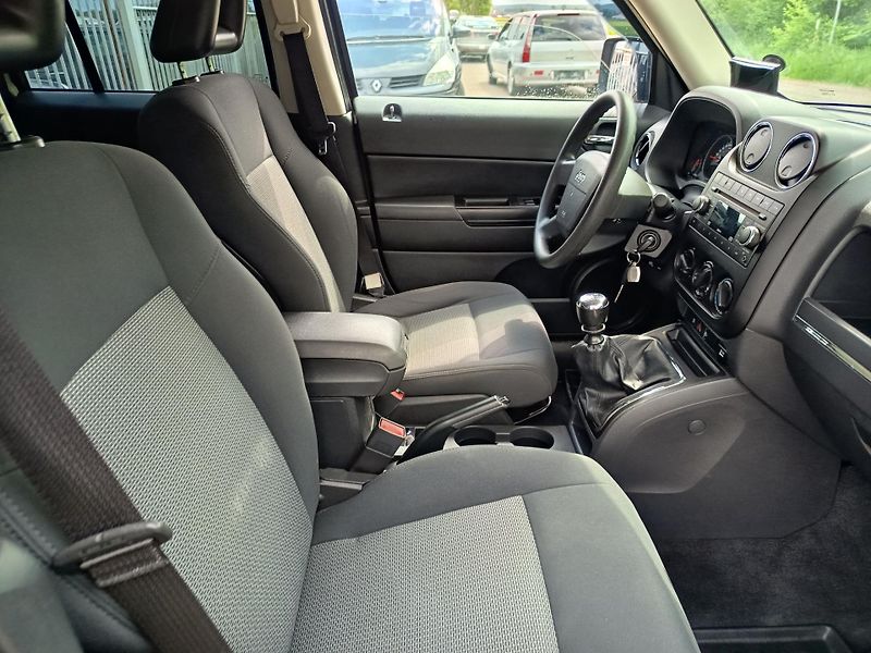 Jeep Patriot (2010) 2.0 TD 103kw - fotka 30 z 35