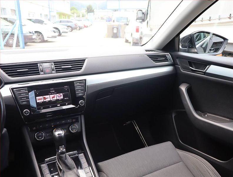 Škoda Superb (2016) 2.0 TDI, Automat, Navi - fotka 8 z 19