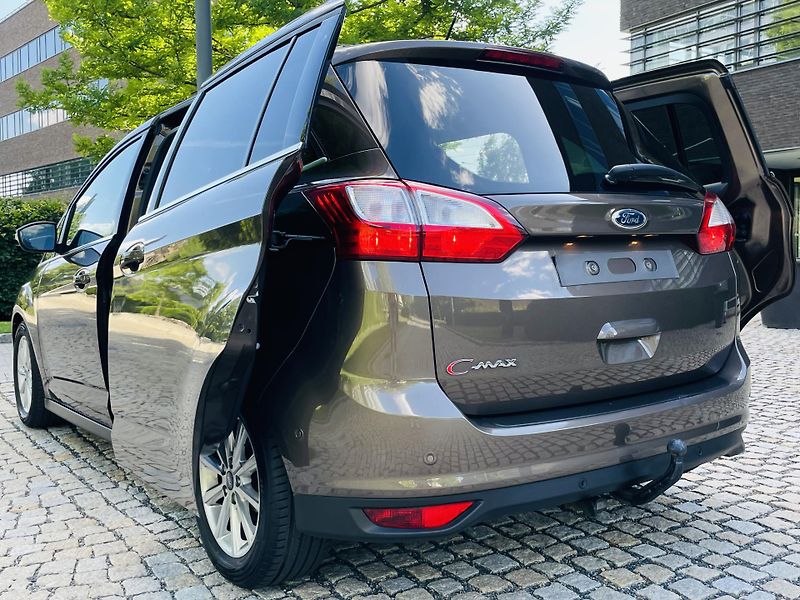 Ford Grand C-MAX 2.0TDCi MAN TAŽNÉ 1MAJITEL - fotka 23 z 50