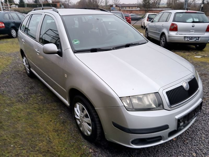 Škoda Fabia 1.4 16V Cool - fotka 7 z 17