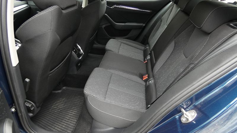 Škoda Octavia 2,0 TDI 85kW Style DSG - fotka 20 z 23