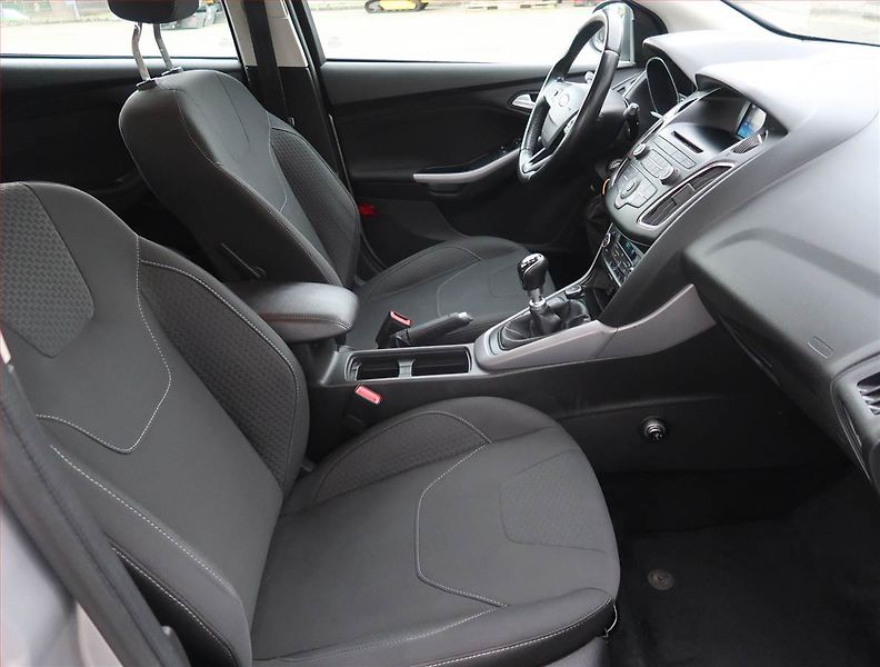 Ford Focus (2016) 1.0 EcoBoost, Serv.kniha - fotka 9 z 18