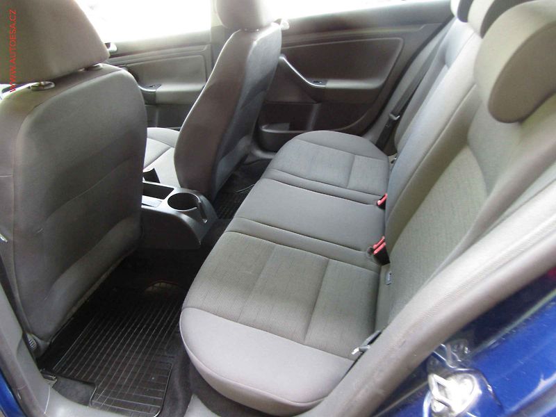 Volkswagen Golf (2008) 1.6 MPi, Navi, AC - fotka 10 z 17
