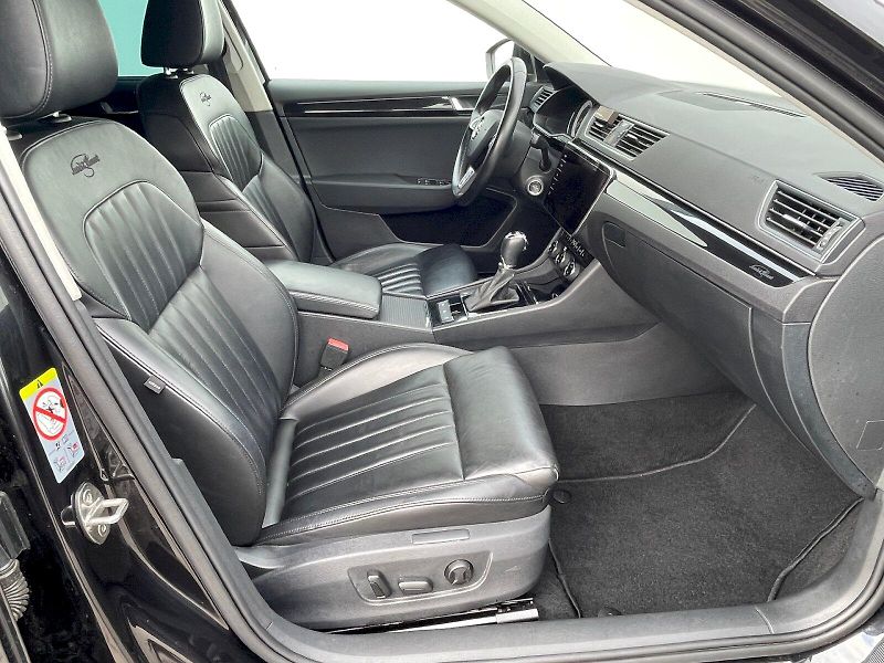 Škoda Superb (2018) 2.0 TDI / 140 kW DSG 4x4 L&K - fotka 9 z 30