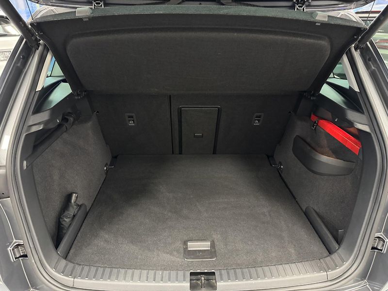 Škoda Karoq (2024) 2,0TDi DSG 4x4 TAŽNÉ LED NAVI - fotka 18 z 28