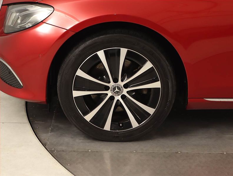 Mercedes-Benz Třídy E (2019) E 220 d - fotka 14 z 26