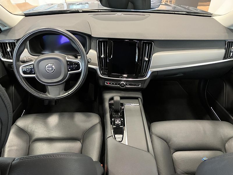 Volvo V90 B4 AWD Momentum PRO AT8, ČR - fotka 18 z 42