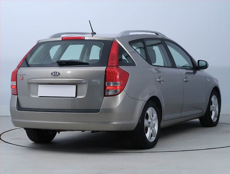 Kia Ceed (2011) 1.6 CVVT, ČR,1.maj, Serv.kniha - fotka 5 z 16