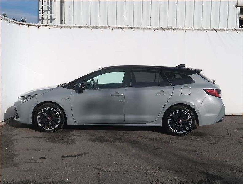 Toyota Corolla (2021) 2.0 Hybrid - fotka 3 z 27