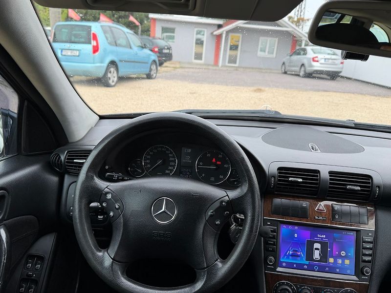 Mercedes-Benz Třídy C C 220 CDI Avantgarde - fotka 22 z 28