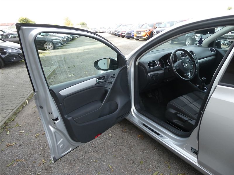 Volkswagen Golf 1,2 TSi 77kW MATCH serviska - fotka 16 z 45