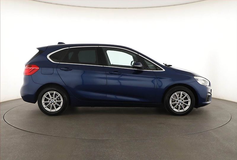 BMW Řada 2 (2015) 218i Active Tourer, Automat - fotka 6 z 15