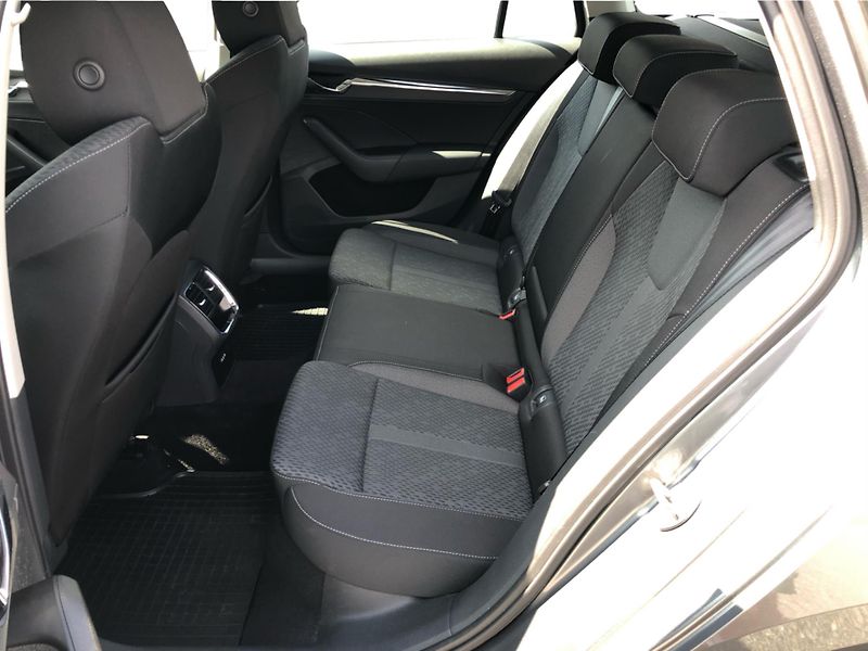 Škoda Octavia COMBI 2.0 TDi DSG 7st. STYLE - fotka 12 z 30