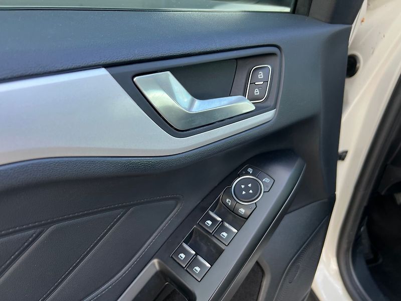 Ford Focus (2021) 1.5TDCi TITANIUM  88kW - fotka 13 z 49
