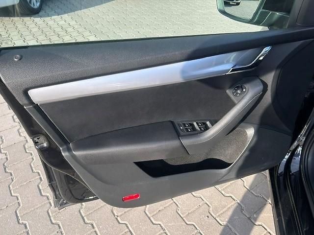 Škoda Octavia (2013) 1,4TSi elegance combi 103kW   - fotka 19 z 43