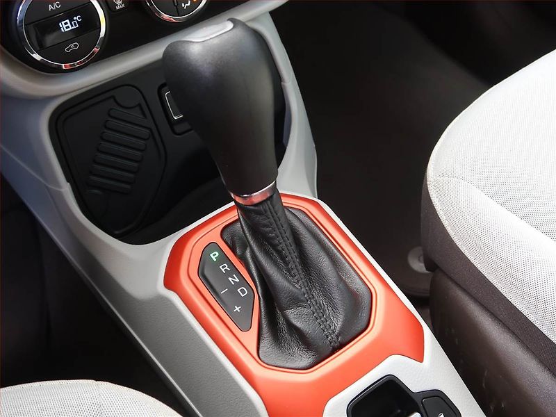 Jeep Renegade (2018) Longitude 1.4 MultiAir - fotka 13 z 18