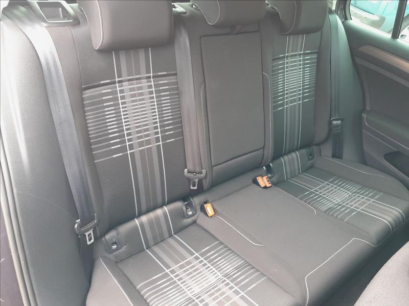Volkswagen Golf VII 1,2 TSI 81kW LOUNGE - fotka 29 z 60