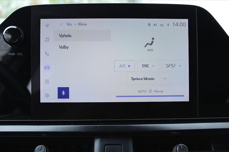 Lexus UX 250h 2.0 E-CVT 1.MAJITEL DPH ČR - fotka 22 z 27