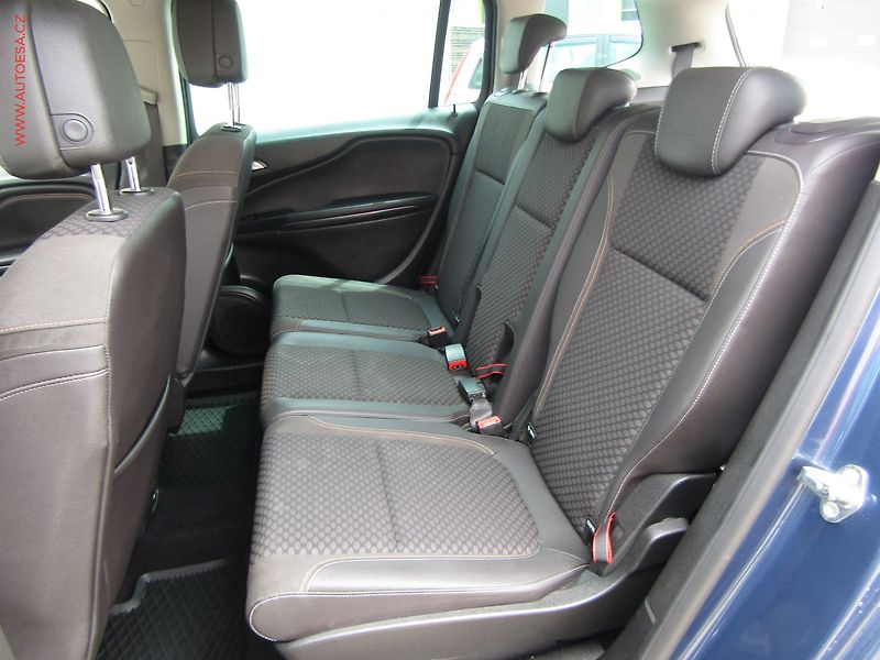 Opel Zafira (2016) 2.0 CDTi, ČR, AT, park.asist - fotka 10 z 22