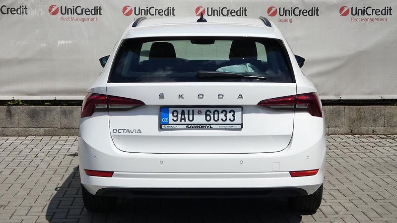 Škoda Octavia Combi 2,0 TDI Ambition - fotka 4 z 23