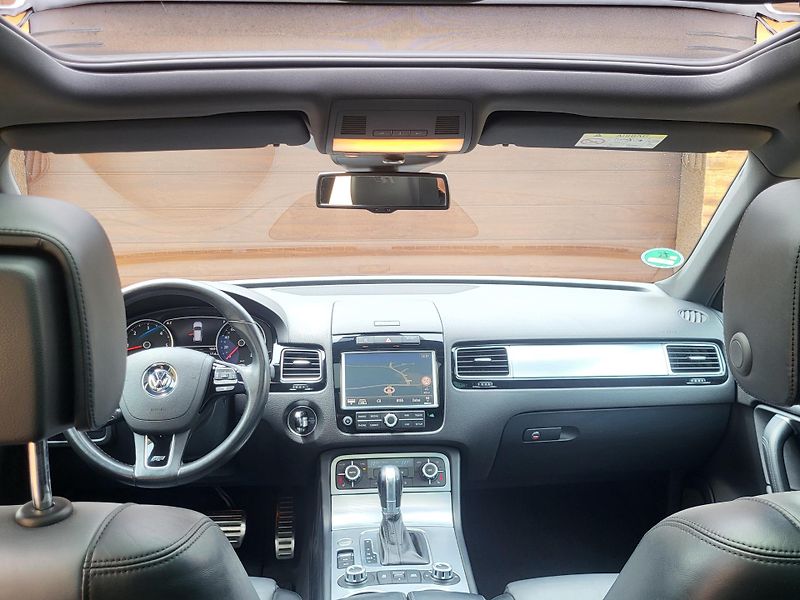 Volkswagen Touareg (2014) 4.2TDi V8 250KW*R-LINE*PANORAM - fotka 35 z 55