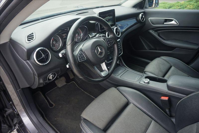Mercedes-Benz CLA 1,6 180 SB ČR 1. maj - fotka 10 z 14