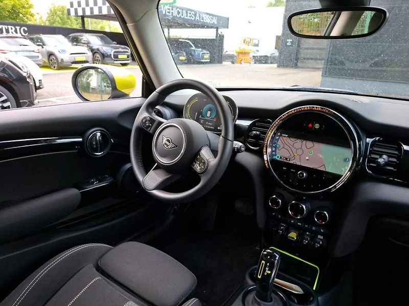 Mini Cooper SE - fotka 6 z 8